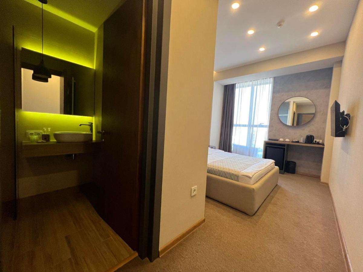 Hotel Sky Station Tbiliszi Kültér fotó