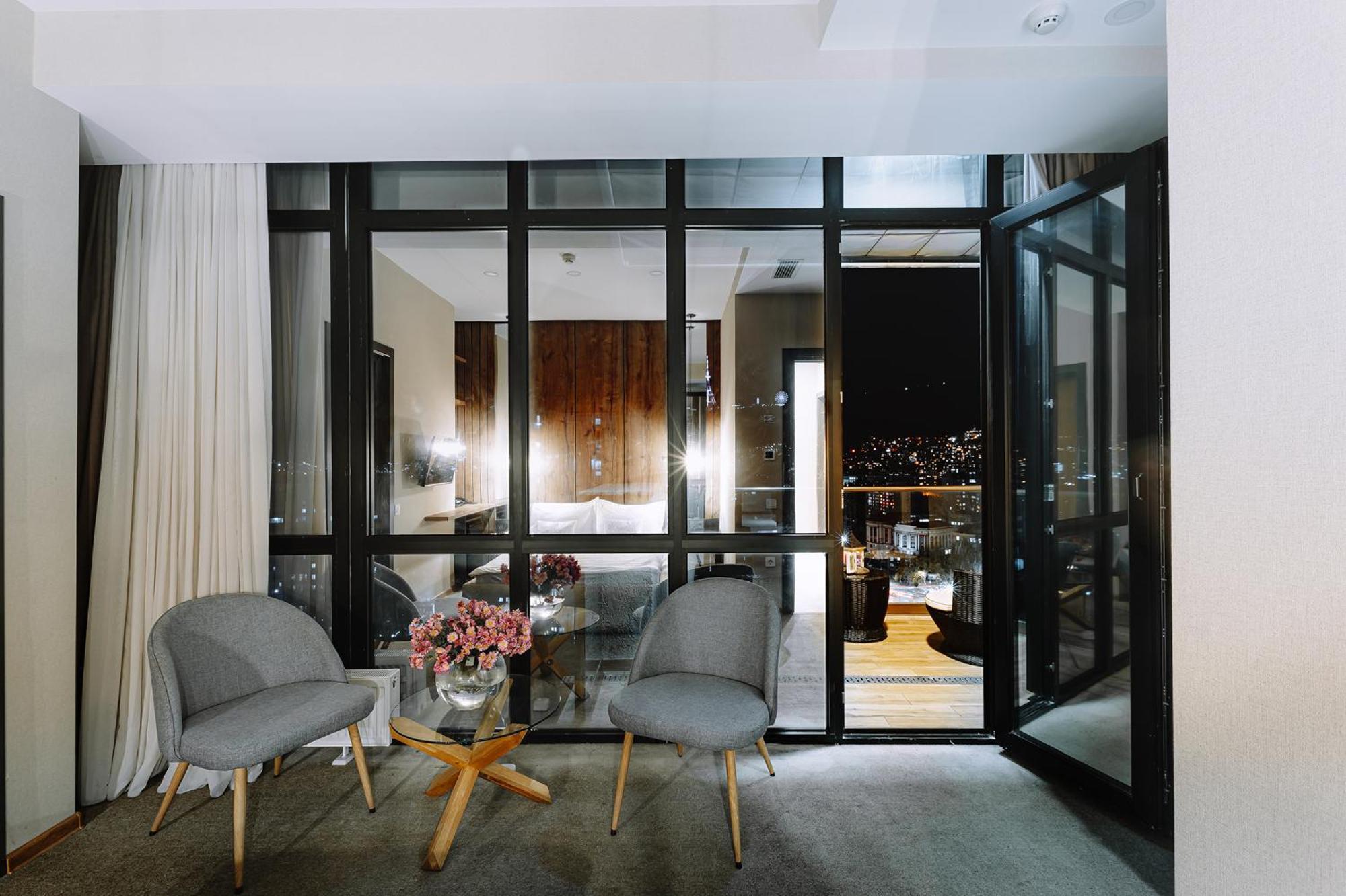 Hotel Sky Station Tbiliszi Kültér fotó