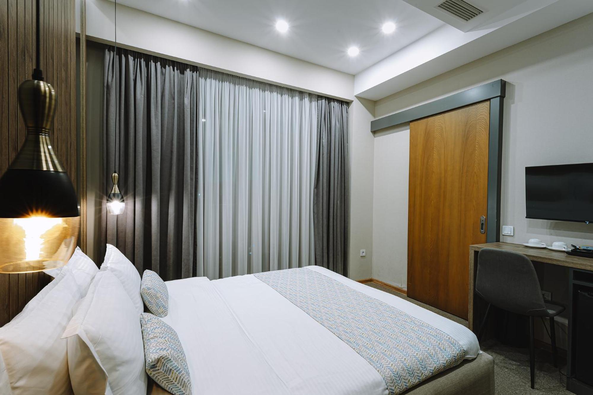 Hotel Sky Station Tbiliszi Kültér fotó