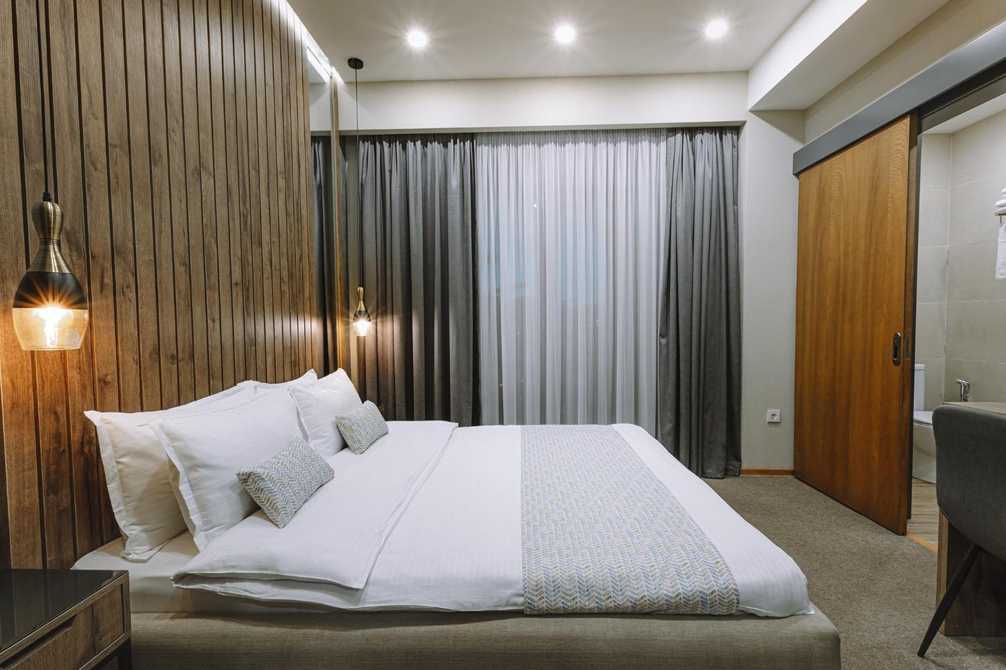 Hotel Sky Station Tbiliszi Kültér fotó